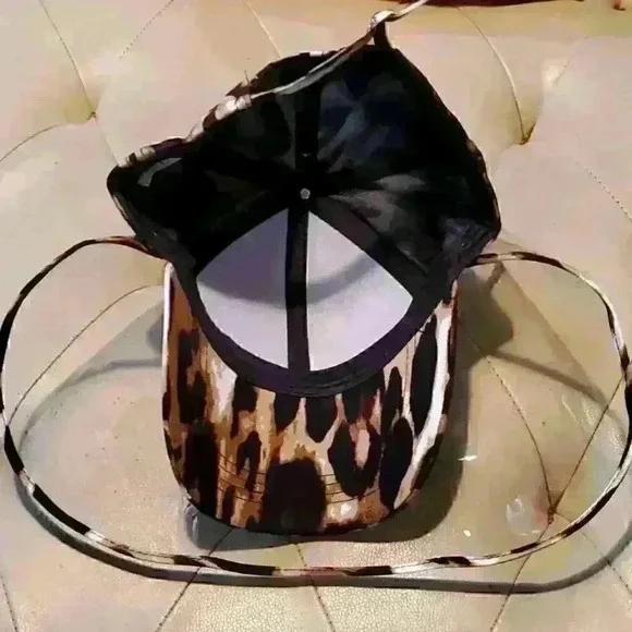 Chic Tweak Cap with removable shield - Picture 2 of 3